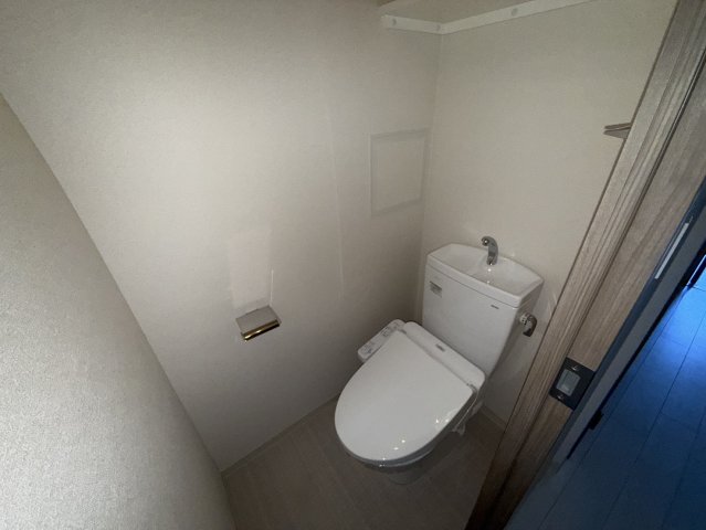 トイレ　同物件別部屋写真