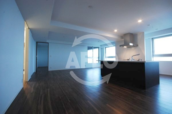 居室・リビング　リバーサイドタワー中之島　リビング