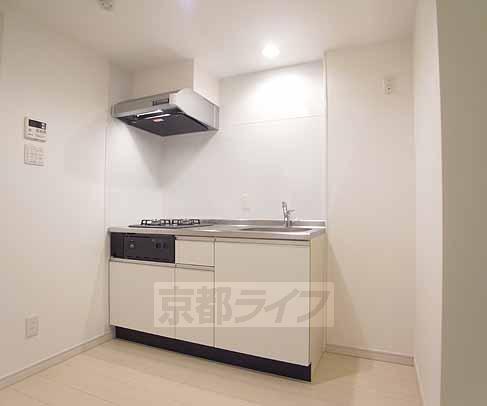 キッチン　高級感のあるシステムキッチン・