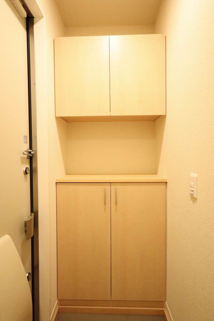 玄関　収納内の段差をかえることができるシューズボックス。ブーツな…