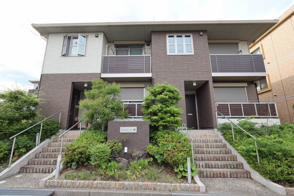 建物外観　積水ハウス施工・軽量鉄骨造２階建て