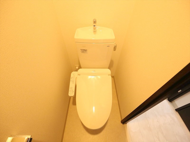 トイレ　温水洗浄暖房便座付トイレ