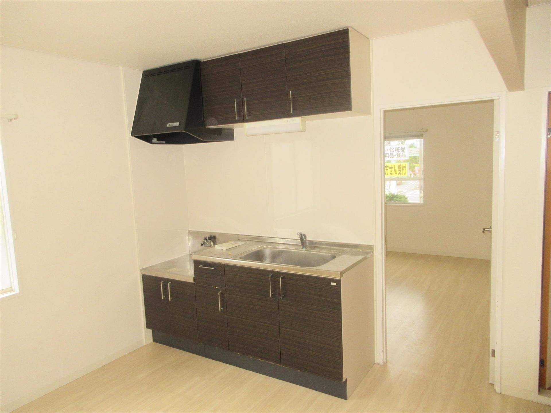 キッチン　落ち着いた色合いのキッチンです