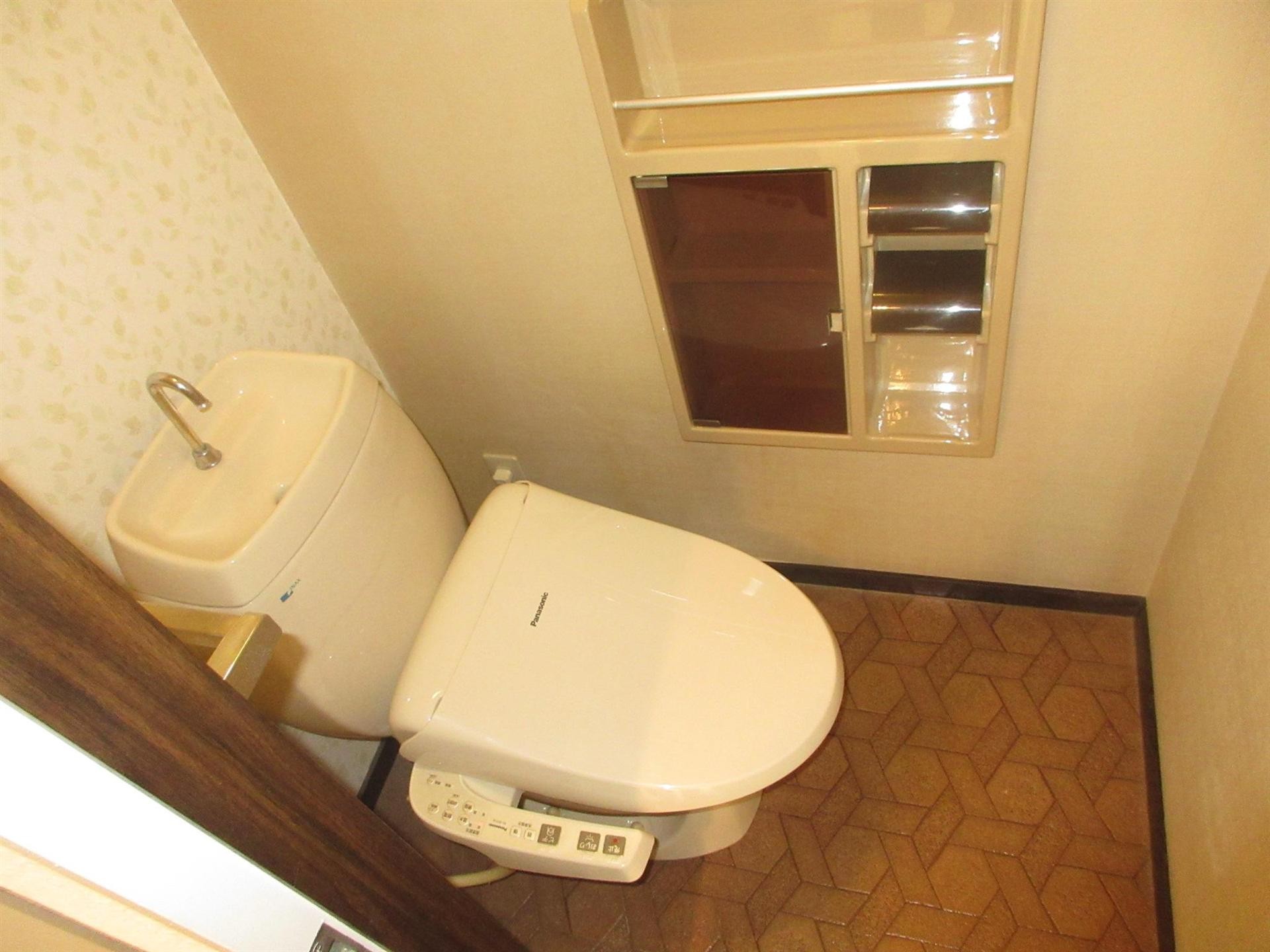 トイレ　温水洗浄暖房便座搭載のトイレです