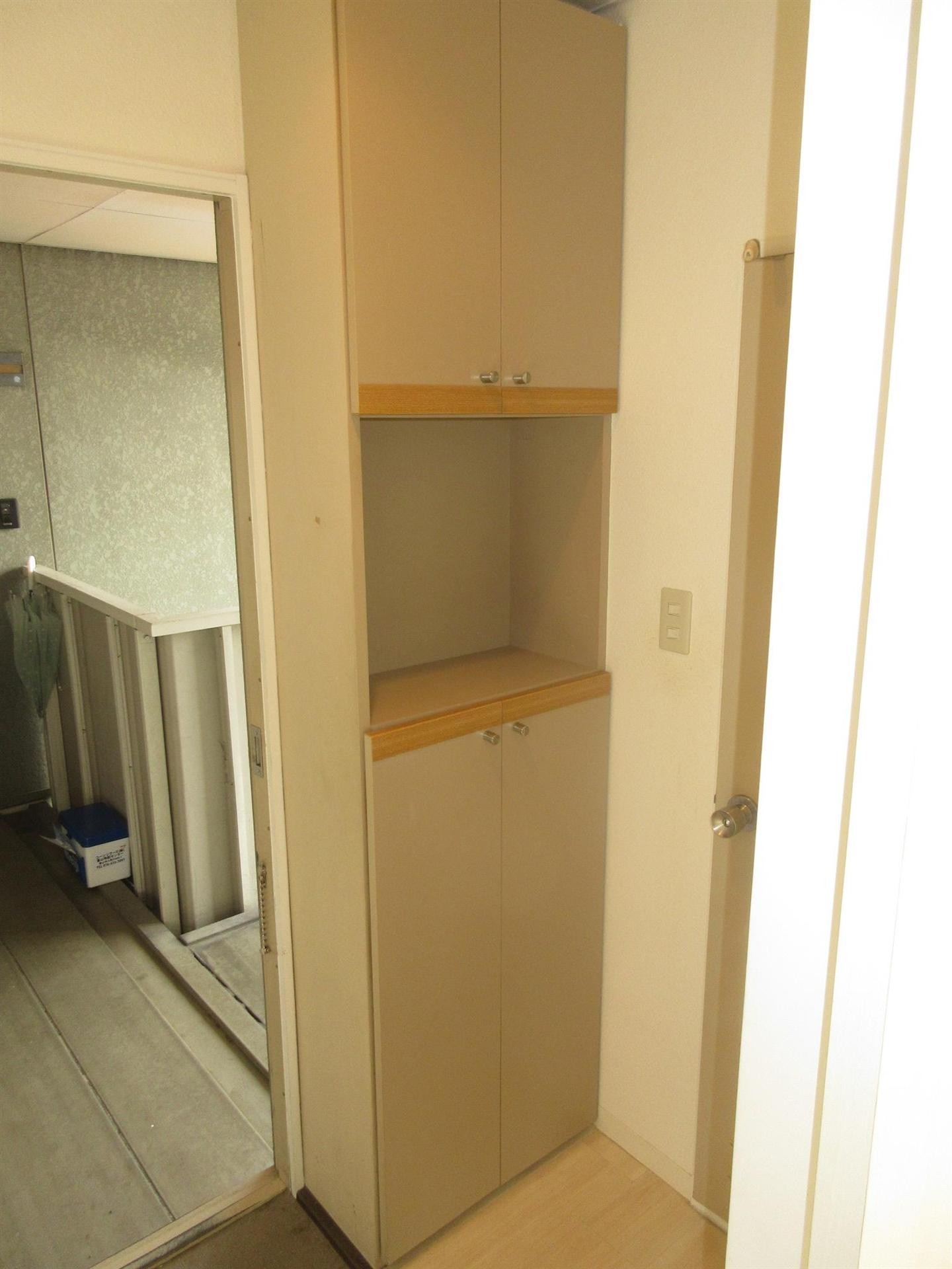 玄関　シューズボックス付きの玄関です