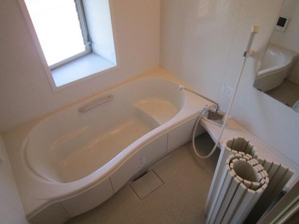 バス・シャワールーム　お風呂はゆったり浴室