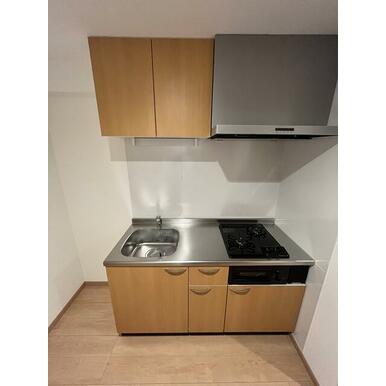 キッチン　※写真は別号室のものですので現状優先とさせていただきます