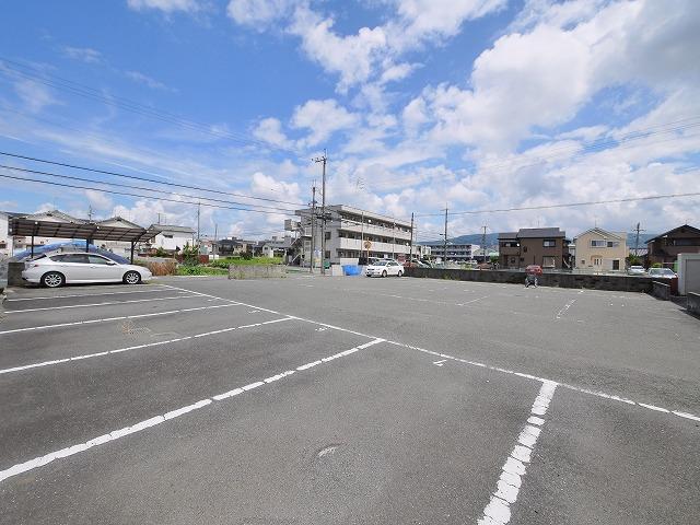 駐車場　車をお持ちの方に嬉しい駐車場付きの物件です