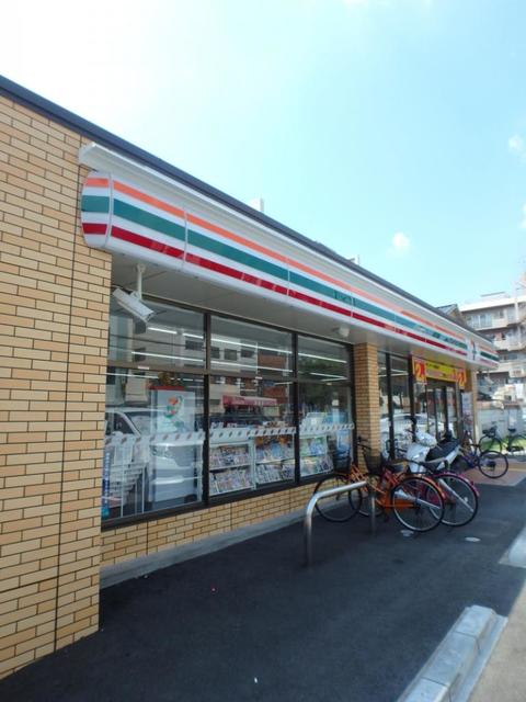 コンビニ　セブンイレブン（コンビニ）まで257m
