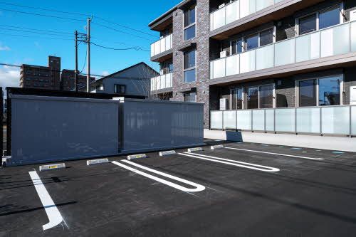 建物外観　駐車場