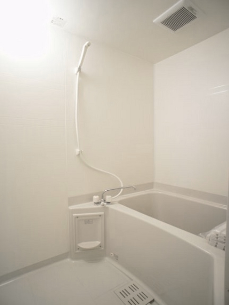 バス・シャワールーム　追い焚き機能付きです♪