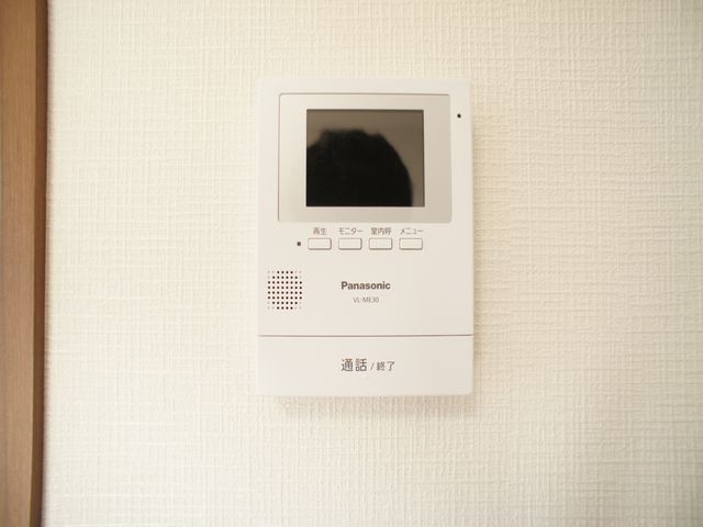 セキュリティ　訪問者の確認ができるTVドアホン付きです♪