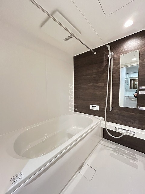 バス・シャワールーム　浴室乾燥機、追い炊き機能付き