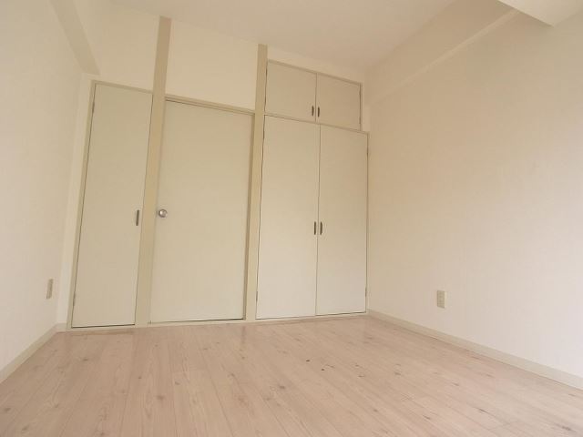 居室・リビング　床も壁も一面が白になっております