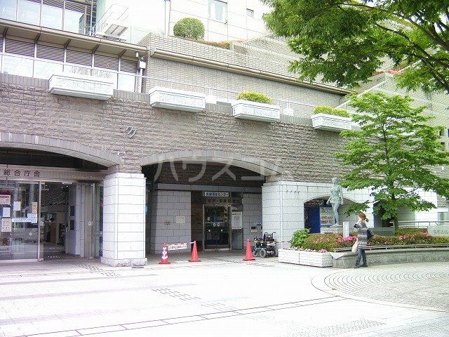 図書館　川崎市立多摩図書館（図書館）まで702m