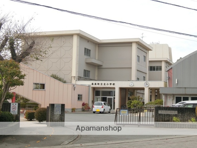 小学校　長泉北小学校（小学校）まで711m