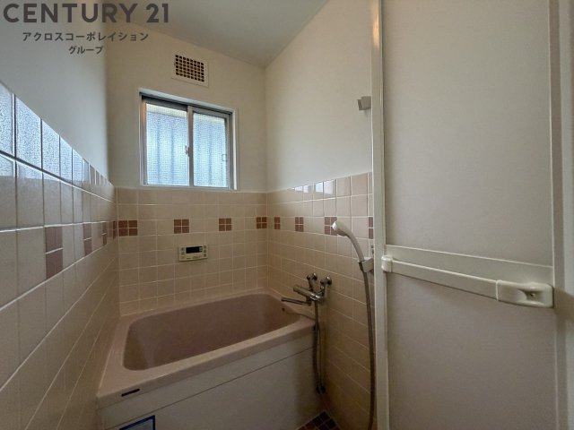 バス・シャワールーム　追い炊き機能付きで便利☆