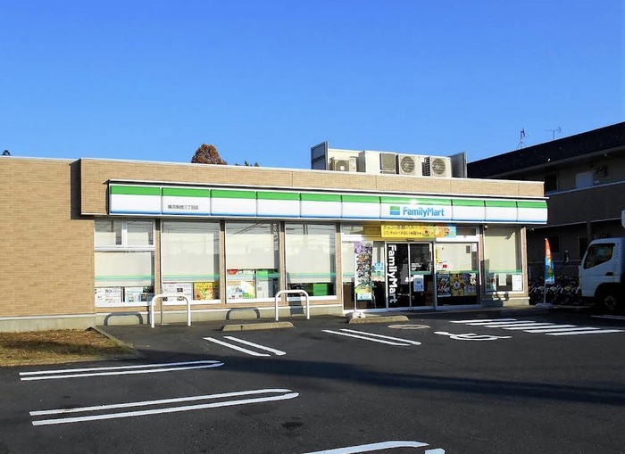 コンビニ　ファミリーマート（コンビニ）まで90m