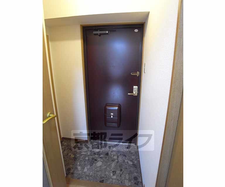 玄関　・お問い合わせは京都ライフ出町柳店まで・