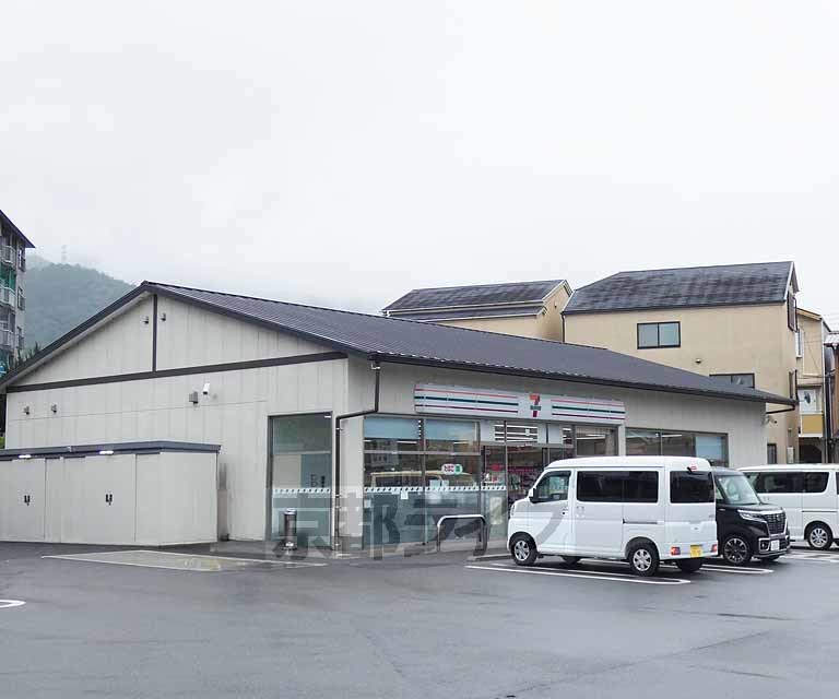 コンビニ　セブンイレブン 伏見醍醐辰巳町店（コンビニ）まで211m
