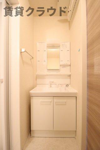 洗面設備　朝の準備に活躍する、洗髪洗面化粧台！