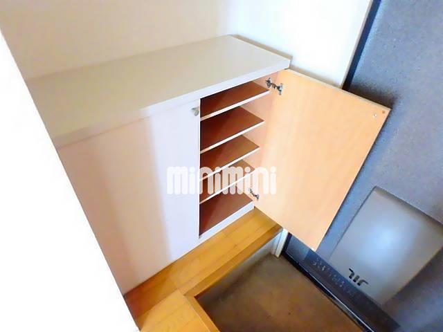 玄関　玄関にはシューズボックスもございます。