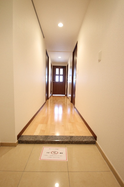 玄関　※別室の参考写真の為、現況優先です。