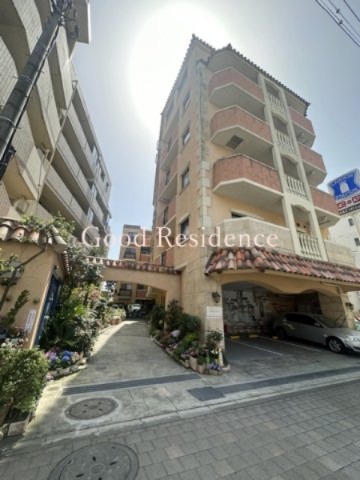 建物外観　【南国を想像させるキレイめ物件♪】おすすめ！！