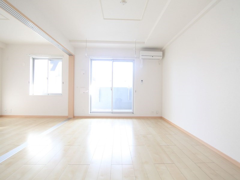 バルコニー　ＬＤＫ14帖　カウンターキッチン　エアコン付　南面バルコニー