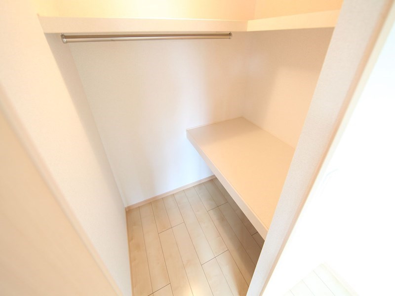収納　ウォークインクローゼット（収納充実してます）