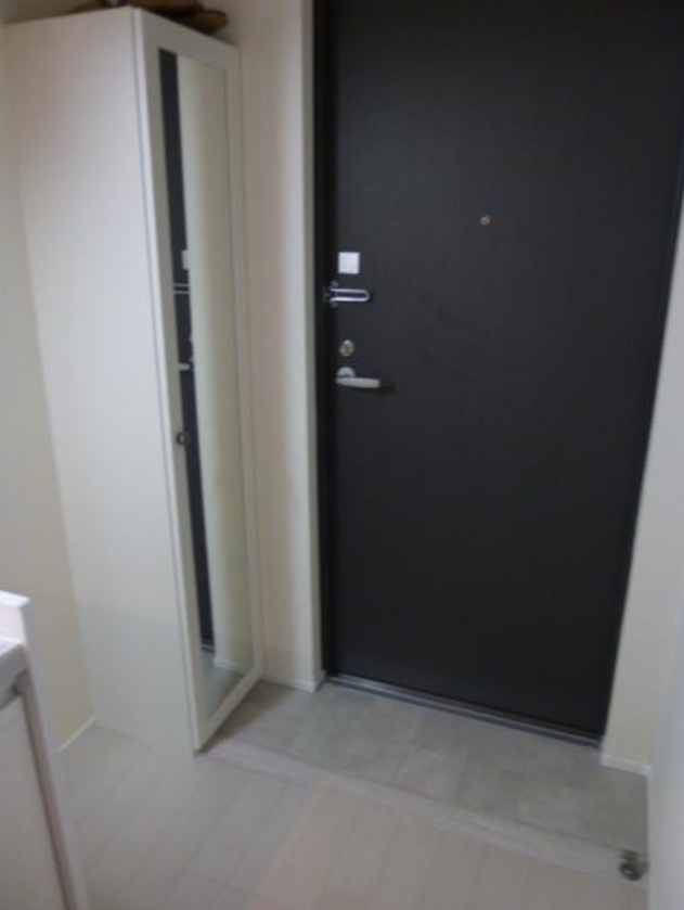 玄関　※別部屋の参考写真です。