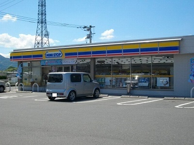 コンビニ　ミニストップ（コンビニ）まで800m