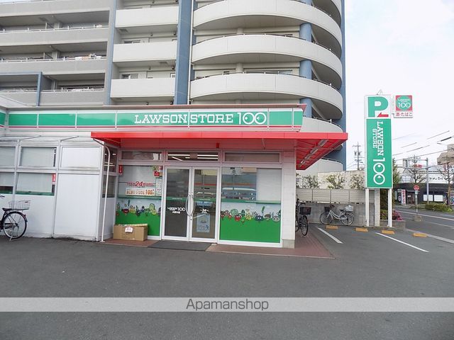 コンビニ　ローソンストア１００（コンビニ）まで56m