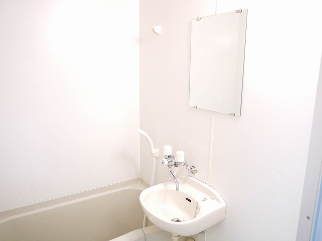 洗面設備　脱衣スペースもあります