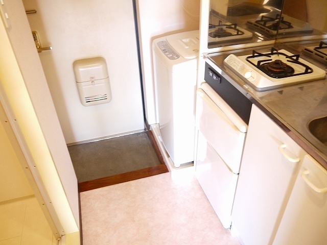 玄関　使いやすいキッチンです