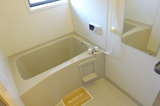 バス・シャワールーム　追い焚き給湯式浴室