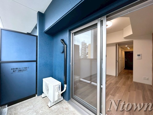 バルコニー　暖かな日差しのふりそそぐバルコニー