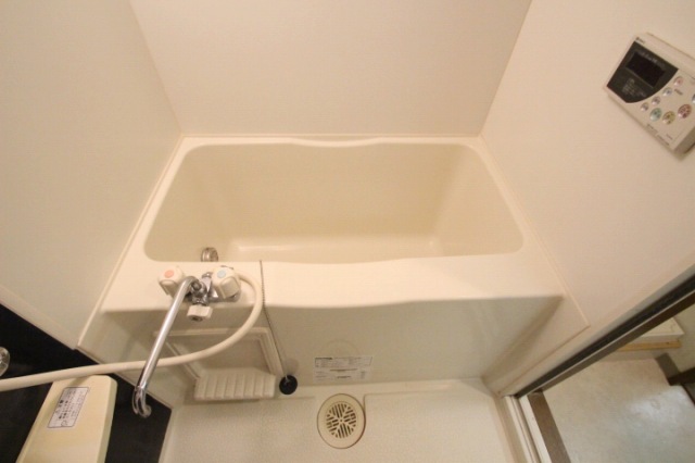 バス・シャワールーム　同物件別号室のものです。