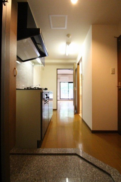 玄関　同物件別号室のものです。