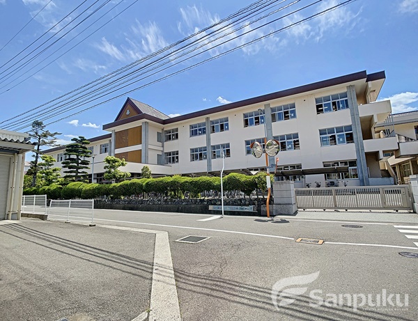 中学校　川内中学校（中学校）まで185m