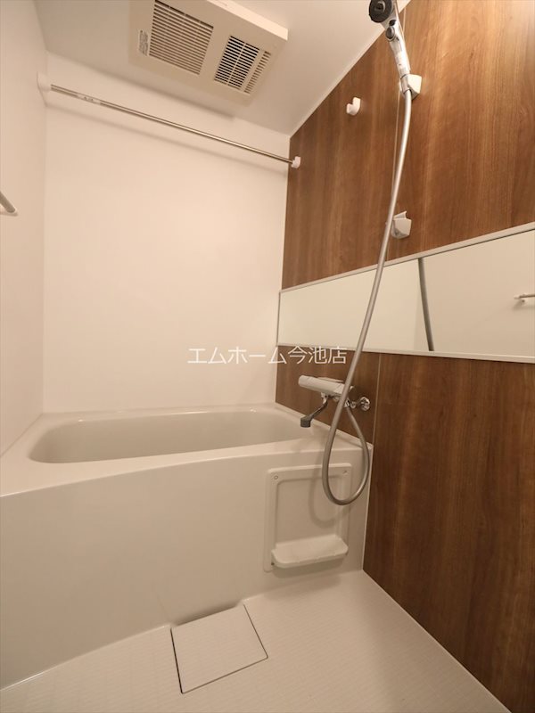 バス・シャワールーム　浴室暖房乾燥機能付バス