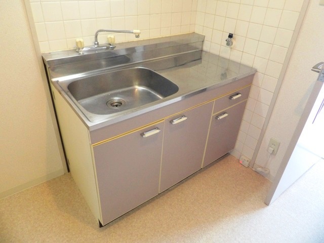 キッチン　同物件、別居室