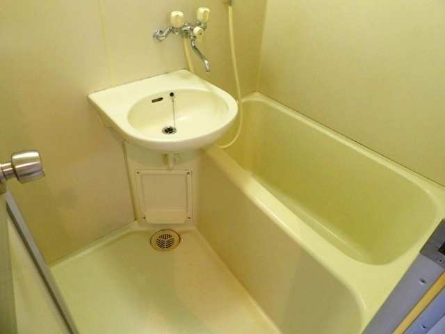 洗面設備　同物件、別居室