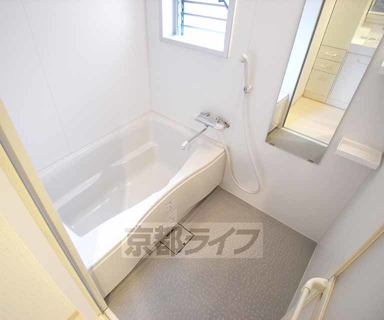 バス・シャワールーム　かわいいお風呂です。