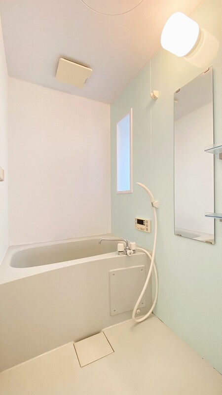 バス・シャワールーム　窓のあるお風呂