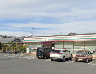 コンビニ　セブンイレブン（コンビニ）まで309m