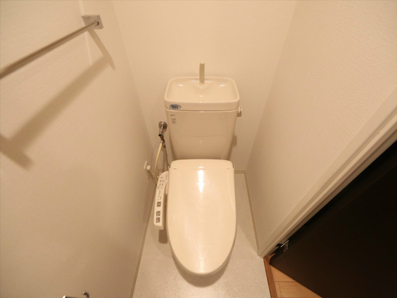 トイレ　温水洗浄暖房便座付トイレ