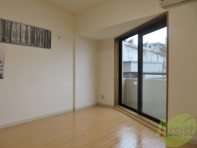 その他部屋・スペース　こちらの洋室は６帖のフローリングのお部屋になりますね