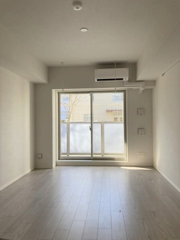 居室・リビング　エアコン・室内物干し有※同タイプ部屋の写真です。