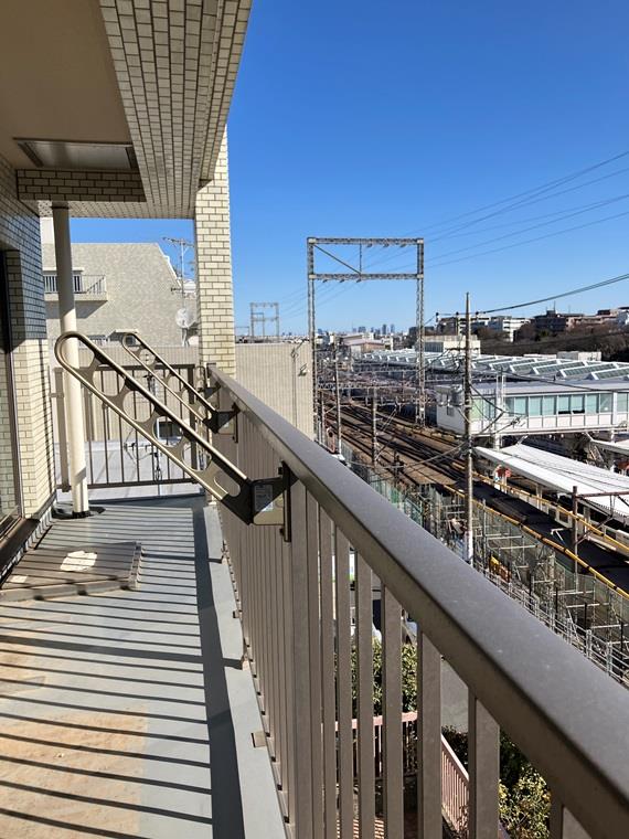 バルコニー　お洗濯にも便利なバルコニー付き